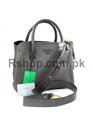 Prada Ladies Handbag ( High Quality )